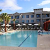 The swimming pool and spa area at Liv+ Union Peak.
